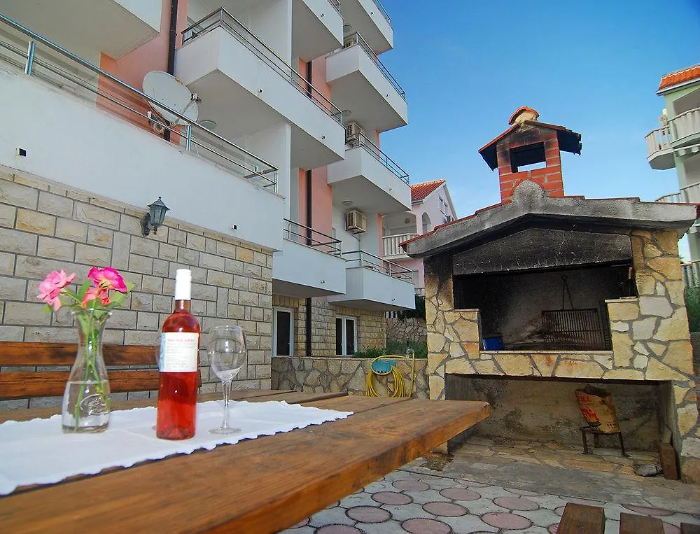 Apartments Kairos 0*, Trogir Croatia